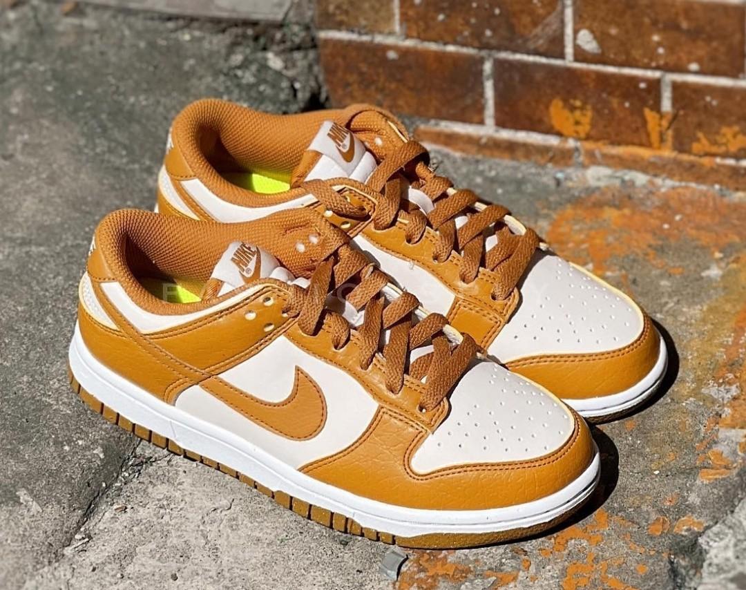 Nike dunk light curry clearance
