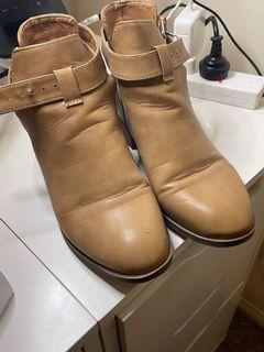 Novo shoes “delray” boots in Camel