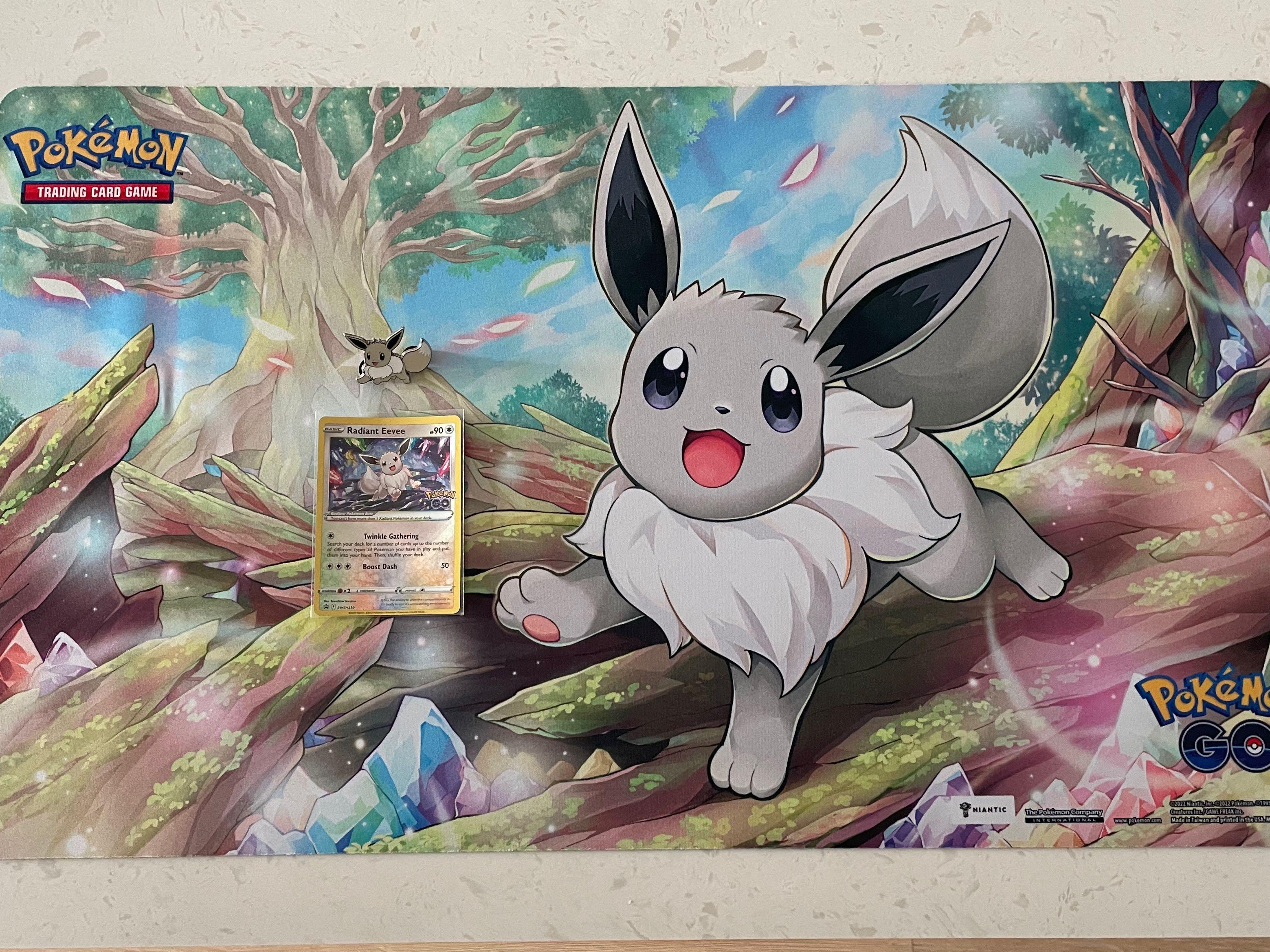 Radiant Eevee Collection Pokemon Go (playmat + pin + card), Hobbies