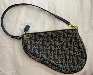 (Category: ) located in . Submitted by stylishfinds (Listing ID 1130062247, Image 1). Description: .