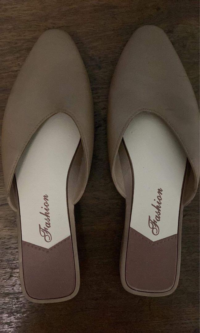 Shopee shoes brown (Category: Flats & Sandals) located in Quezon City. Submitted by pivotyellowdeclutter (Listing ID 1177285290, Image 1). Description: Not used.