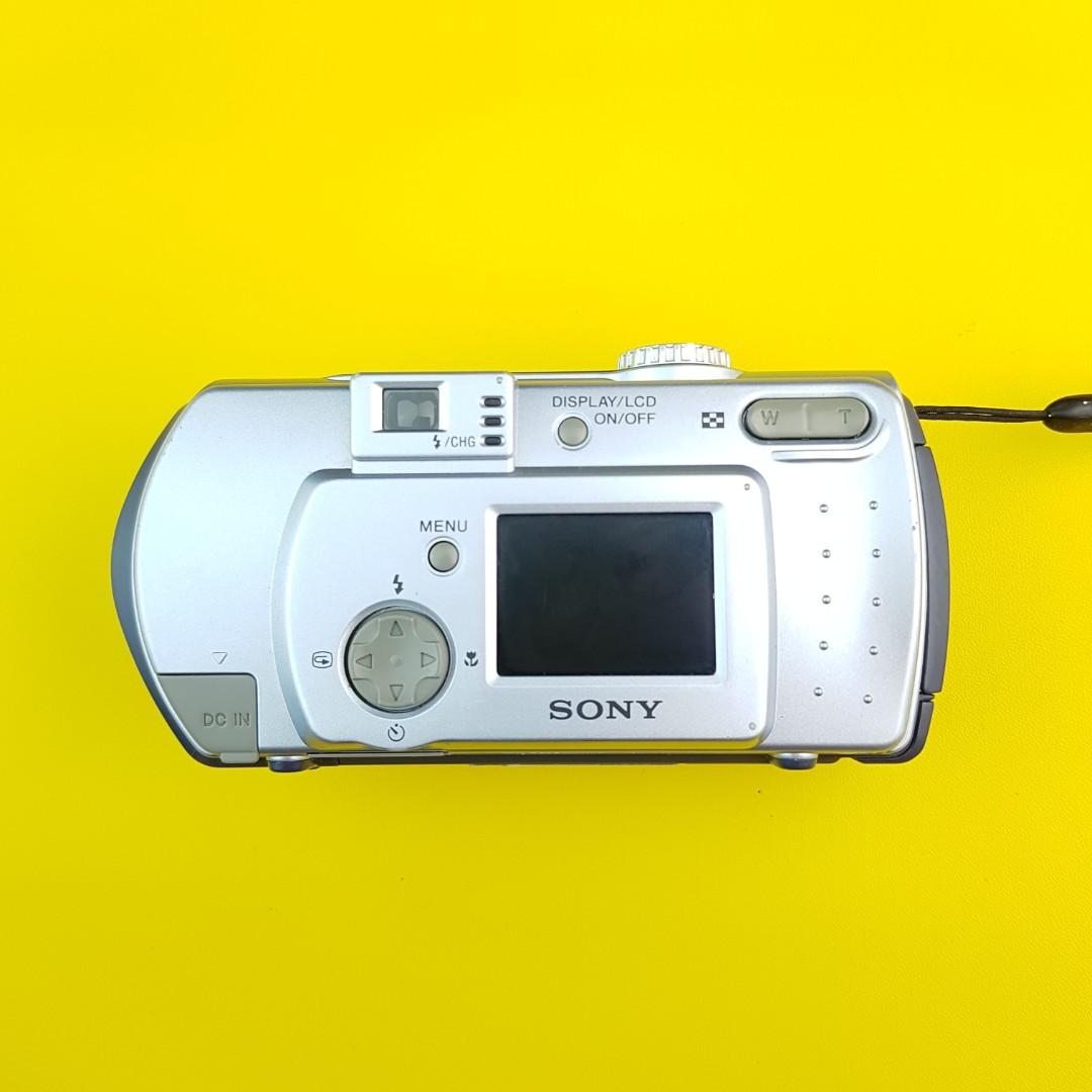 SONY CYBERSHOT DSCP30 (digican/camdig/digital camera/pocket camera