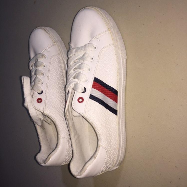 Tommy hilfiger shop lexx sneakers