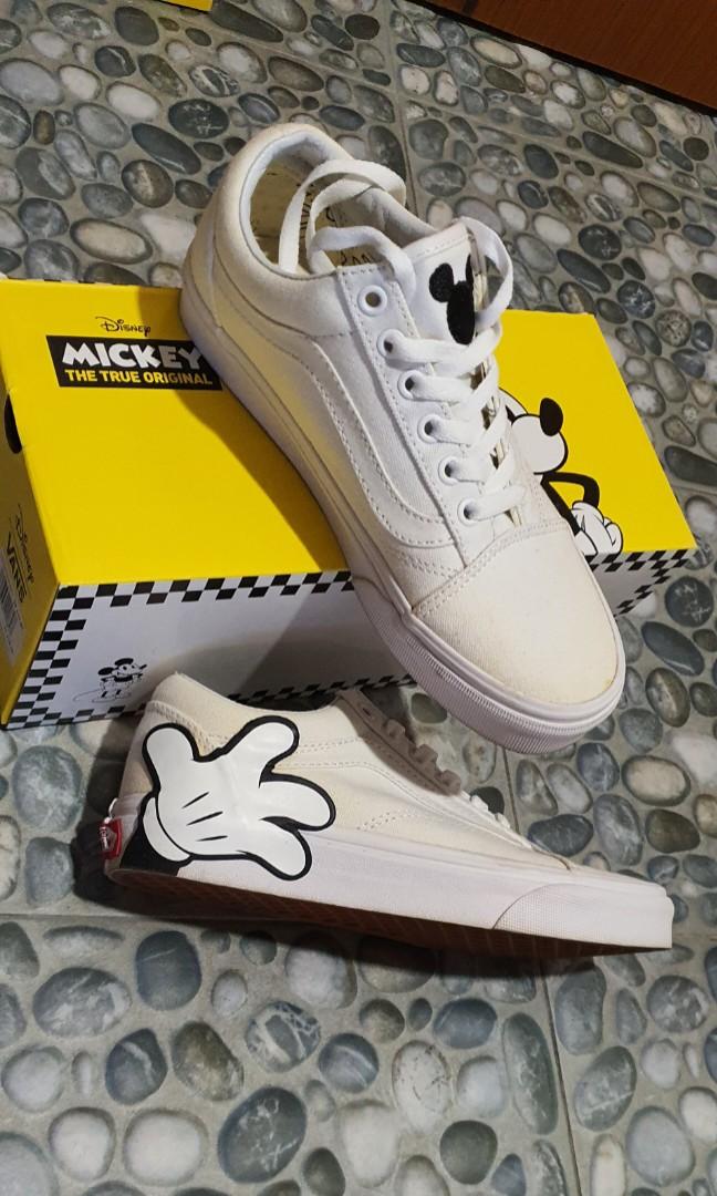 Disney vans old skool true white on sale