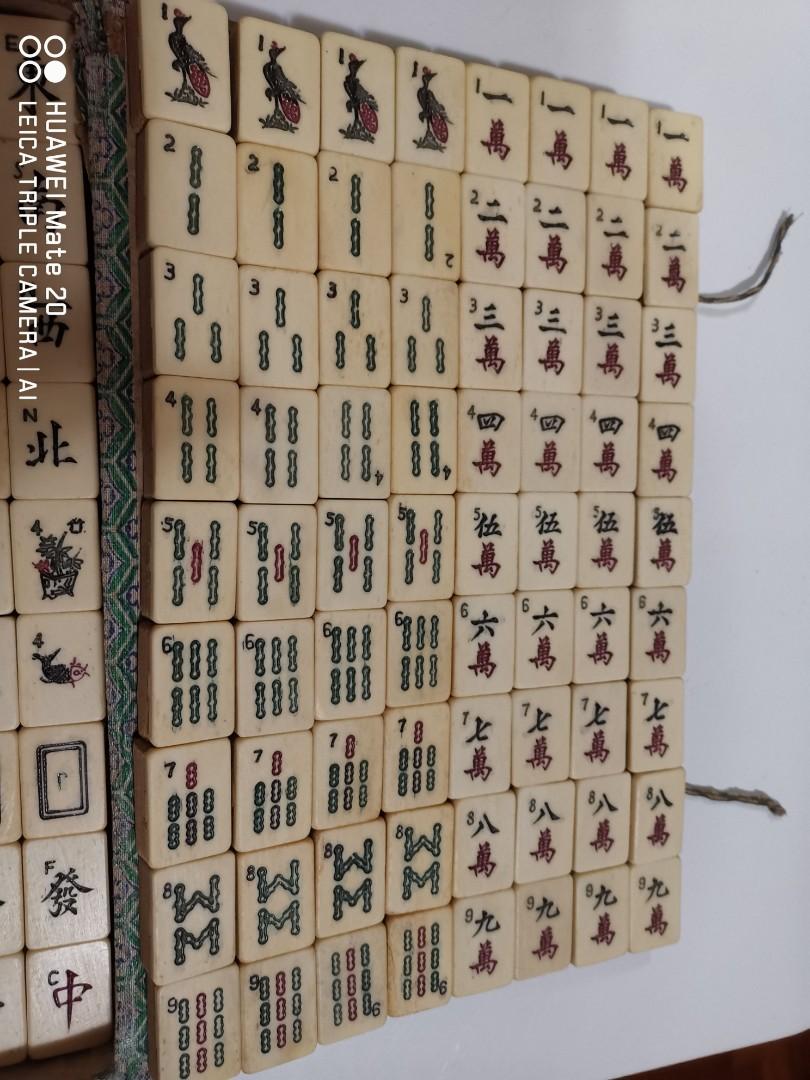 Lot 2412 - Bone and bamboo mahjong set