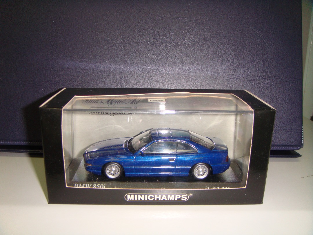 1/43 BMW 850i (E31) in metallic blue by Minichamps, 興趣及