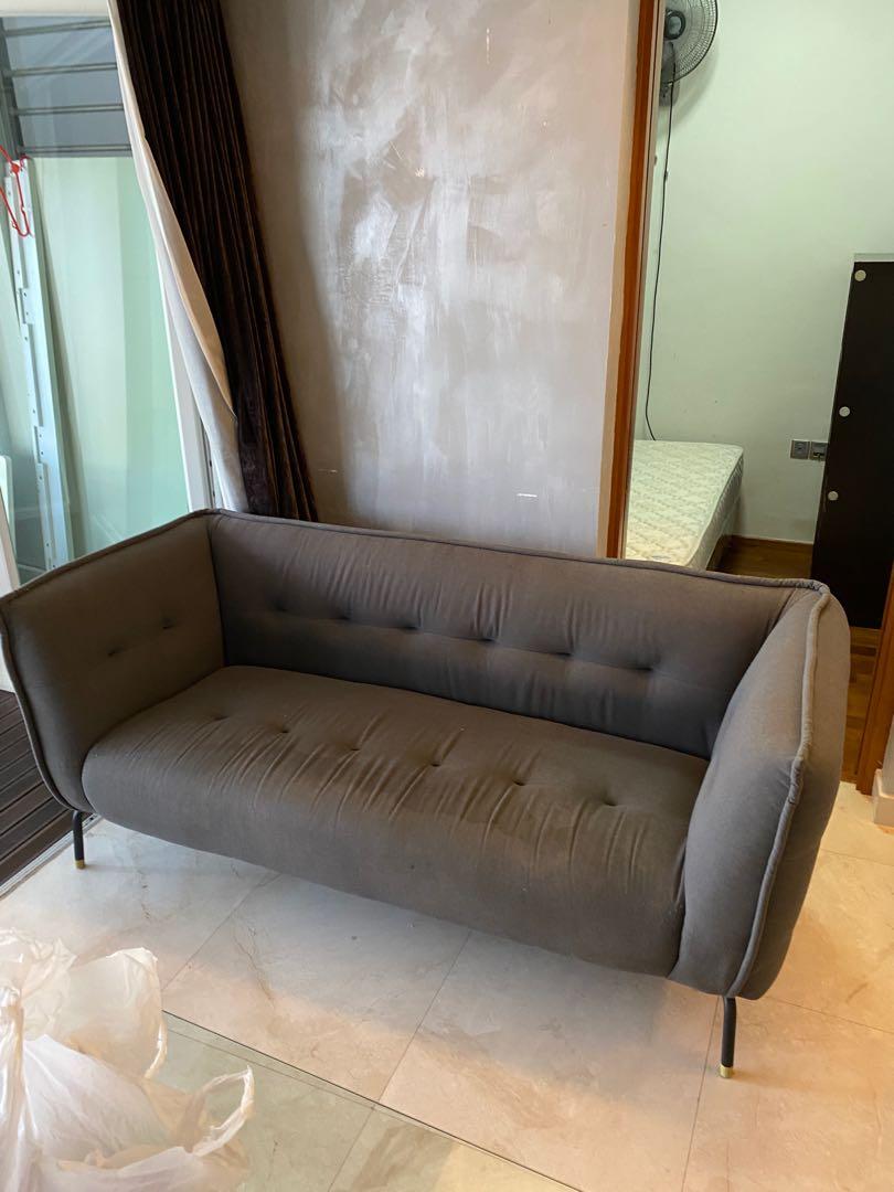 3 seater couch (Category: Sofas) located in Singapore. Submitted by idleofmen (Listing ID 1177536310, Image 1). Description: Arrange own pick up.