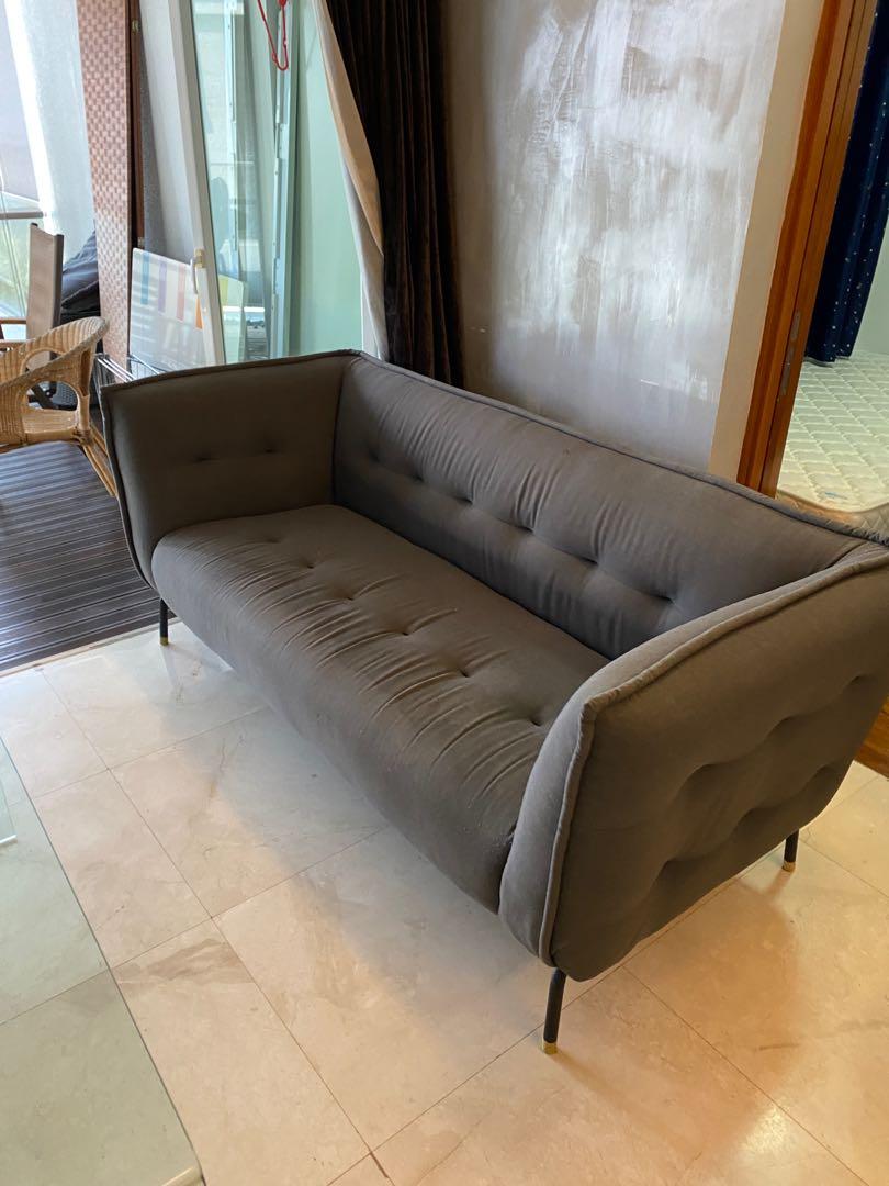 3 seater couch (Category: Sofas) located in Singapore. Submitted by idleofmen (Listing ID 1177536310, Image 2). Description: Arrange own pick up.