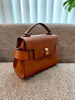 由 SecondHandUniqueStyle (刊登 ID 1177579421，圖片 1) 提交，位於 的 (類別：)，說明：。