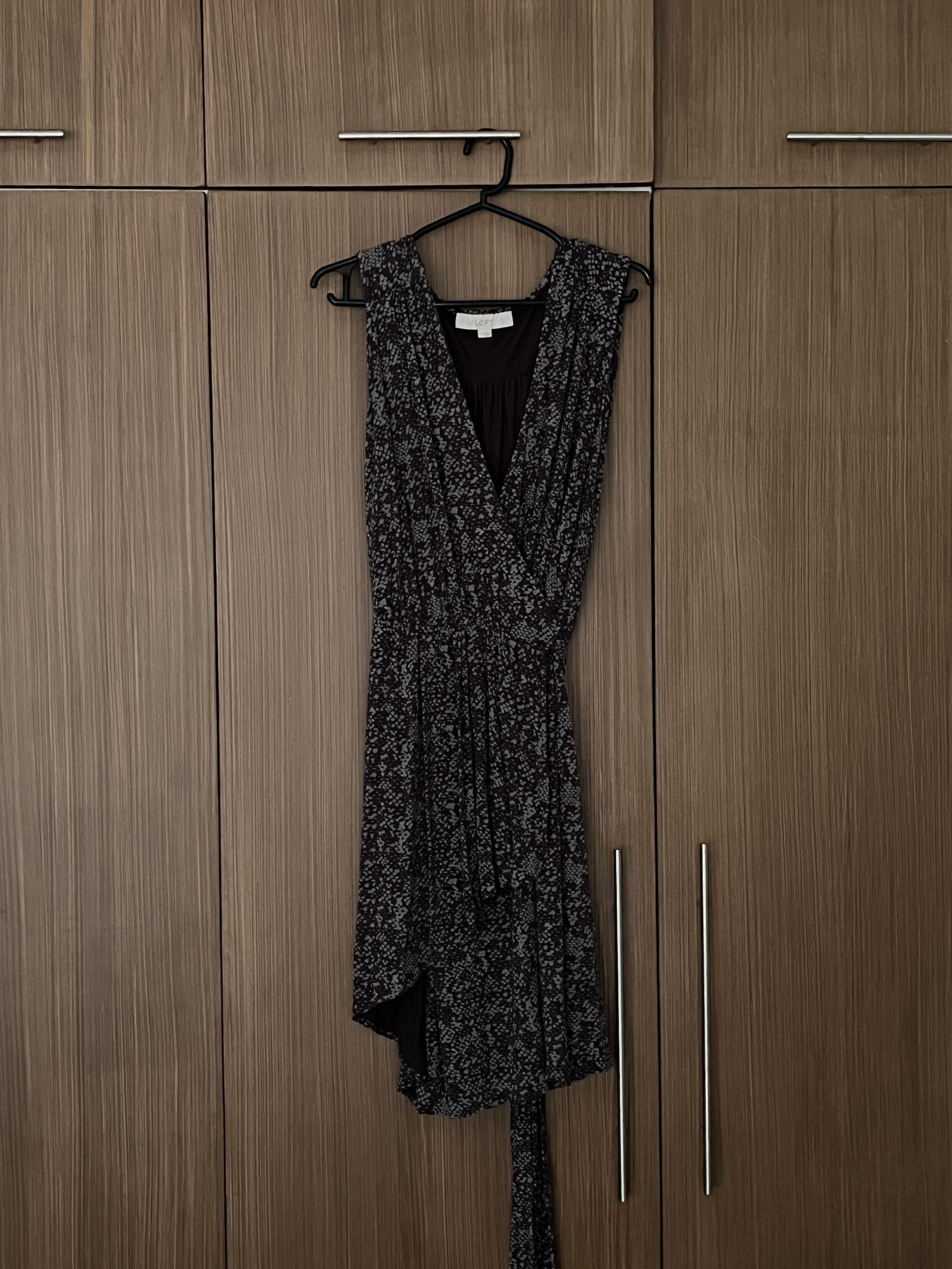 Ann Taylor Loft tie wrap dress (Category: Dresses) located in Marikina City. Submitted by m.wardrobeph (Listing ID 1177580740, Image 1). Description: V-neck, tie wrap dress.