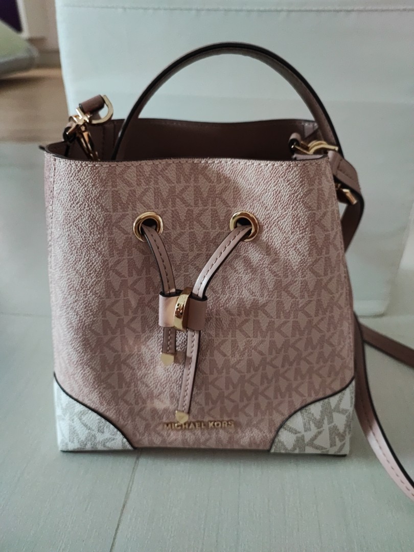 PO: 💯 authentic Michael Kors Suri medium bucket bag quilted, Women's  Fashion, Bags & Wallets, Cross-body Bags on Carousell