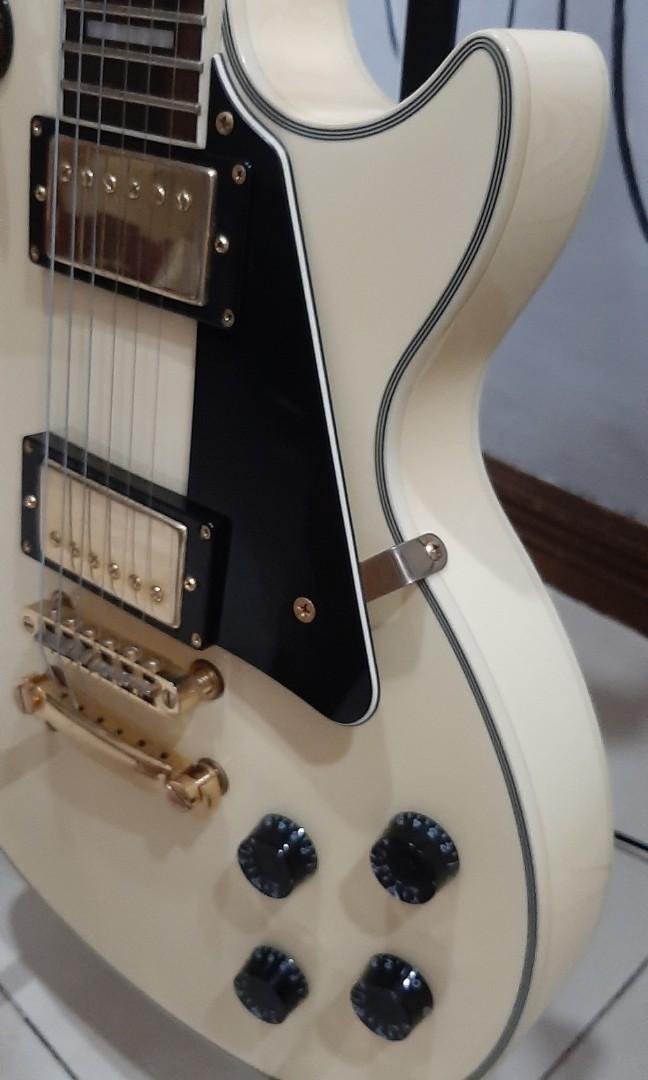 Buskers electric guitar, Hobbies & Toys, Music & Media, Musical ...