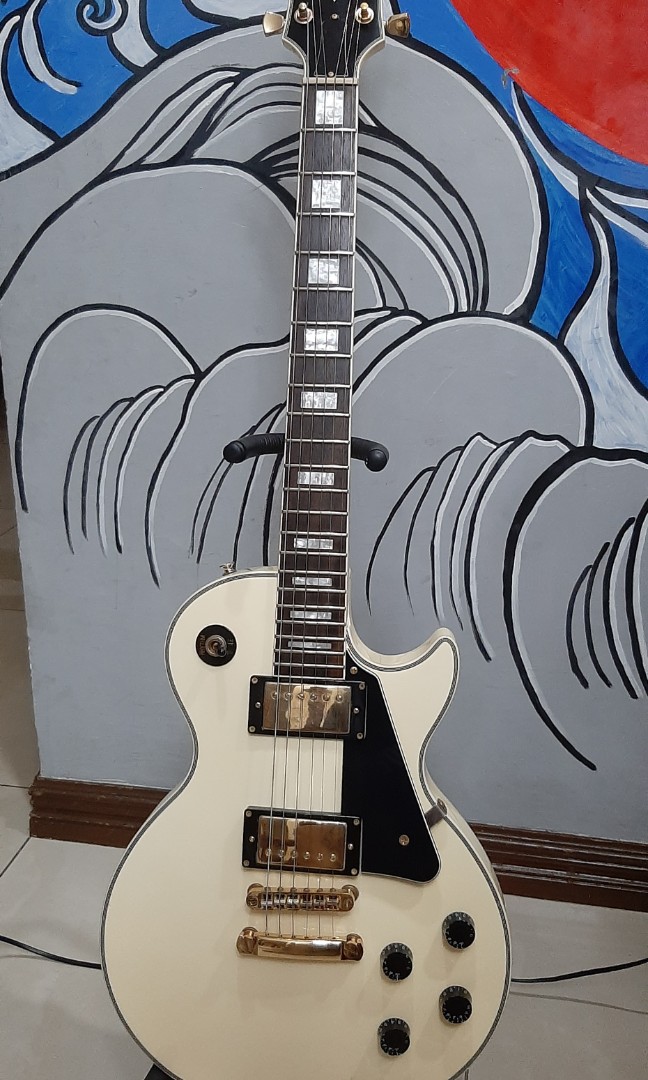 Buskers electric guitar, Hobbies & Toys, Music & Media, Musical ...