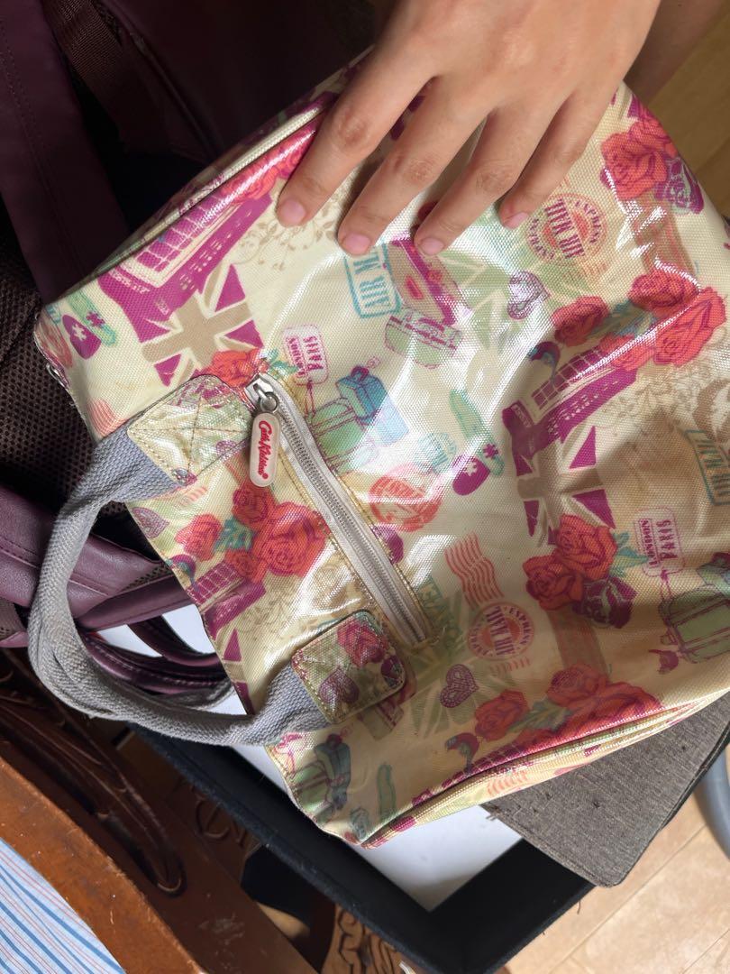 Cath Kidston Bag (Category: Luxury Bags & Wallets) located in San Jose del Monte. Submitted by agoraartmarket (Listing ID 1177481085, Image 3). Description: Original but used Signs of use.