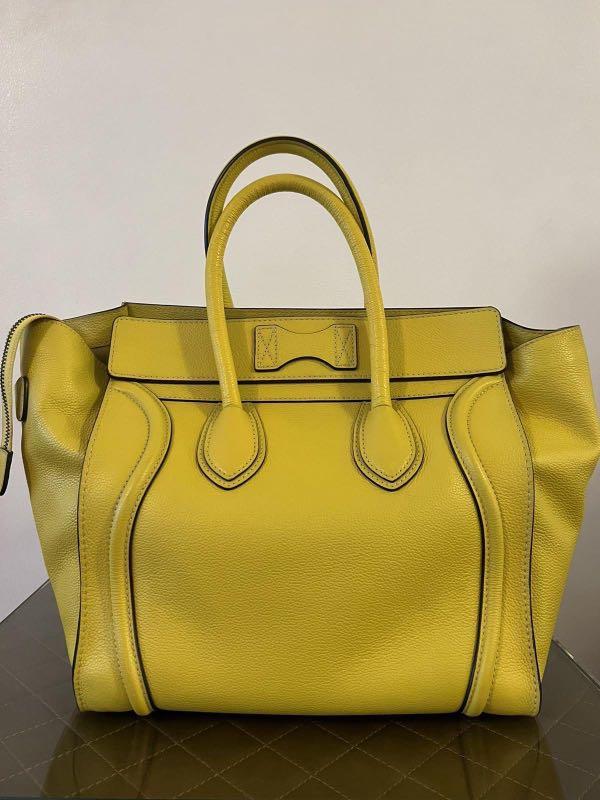 Celine luggage medium size (Category: Luxury Bags & Wallets) located in San Juan City. Submitted by andygirl888 (Listing ID 1177578342, Image 1). Description: In grained leather Medium size .