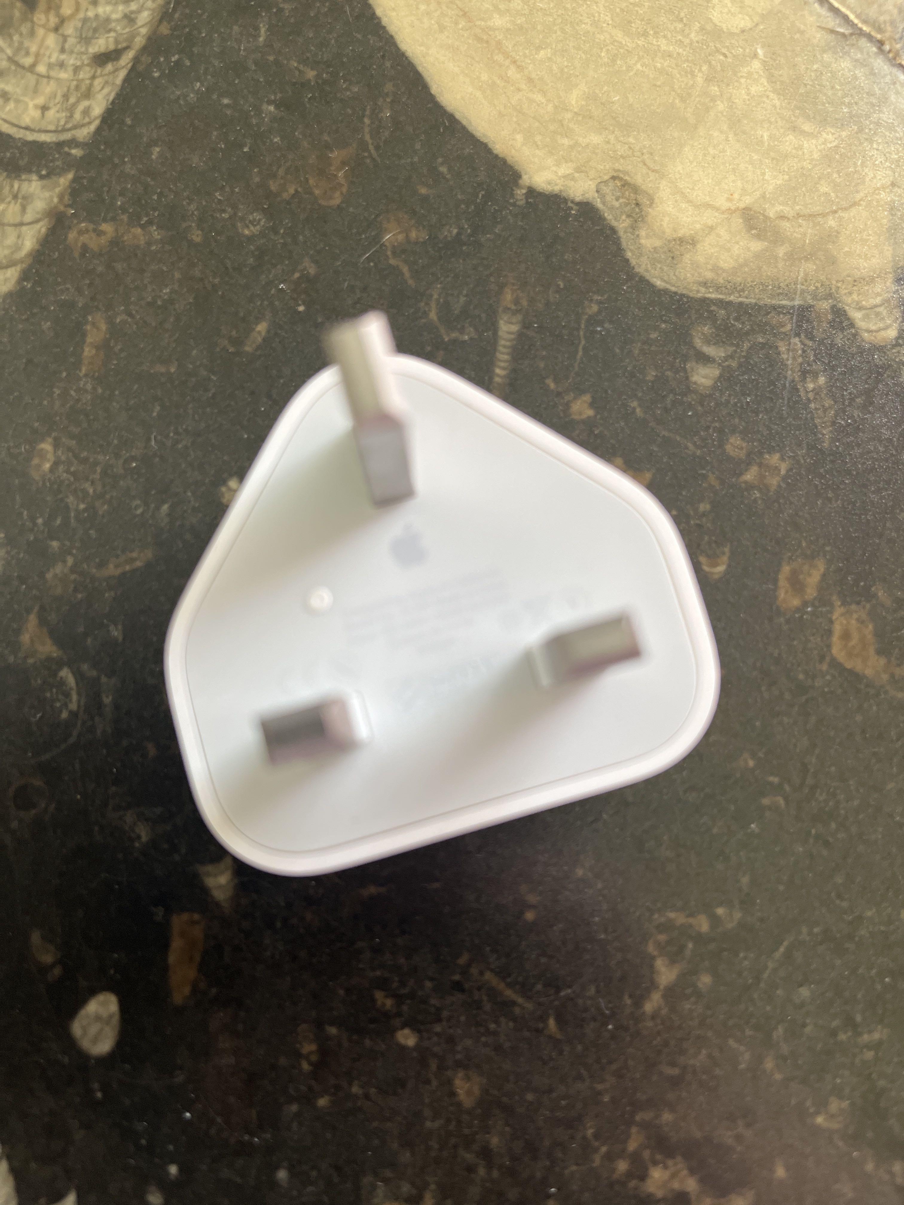 Charger head for iPhone (Category: Chargers & Cables) located in Singapore. Submitted by py (Listing ID 1177458269, Image 1). Description: .