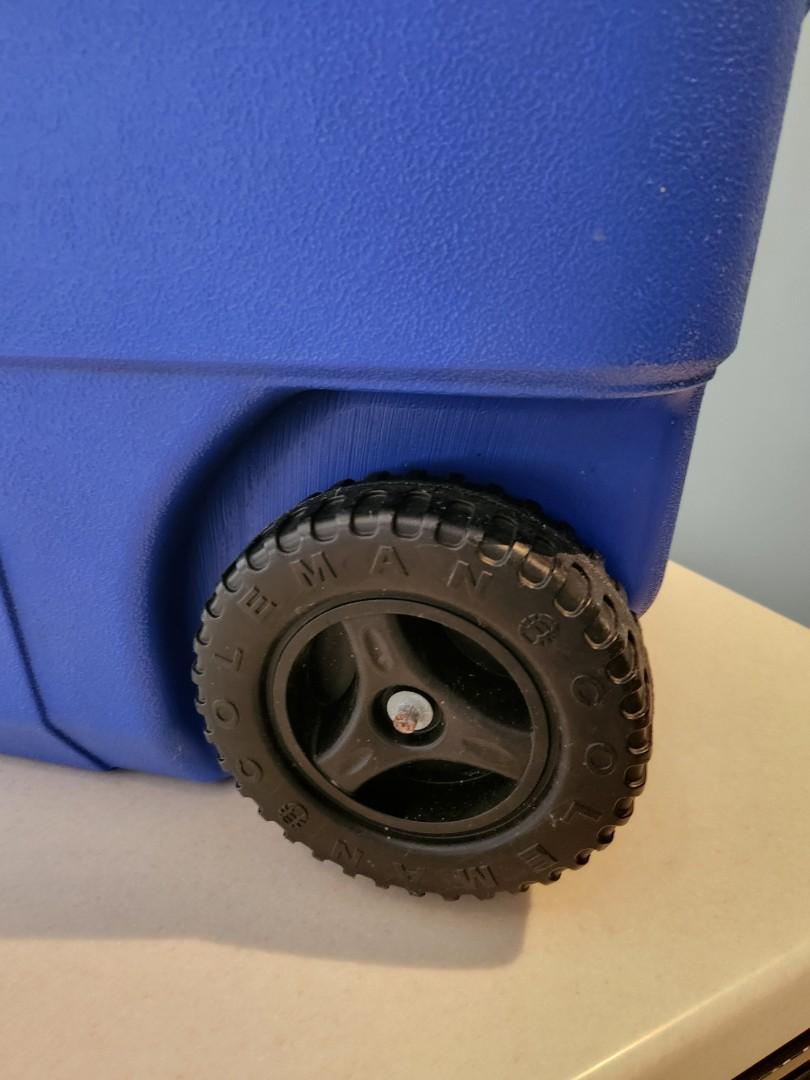 Coleman cooler box with wheels, Sports Equipment, Hiking & Camping on
