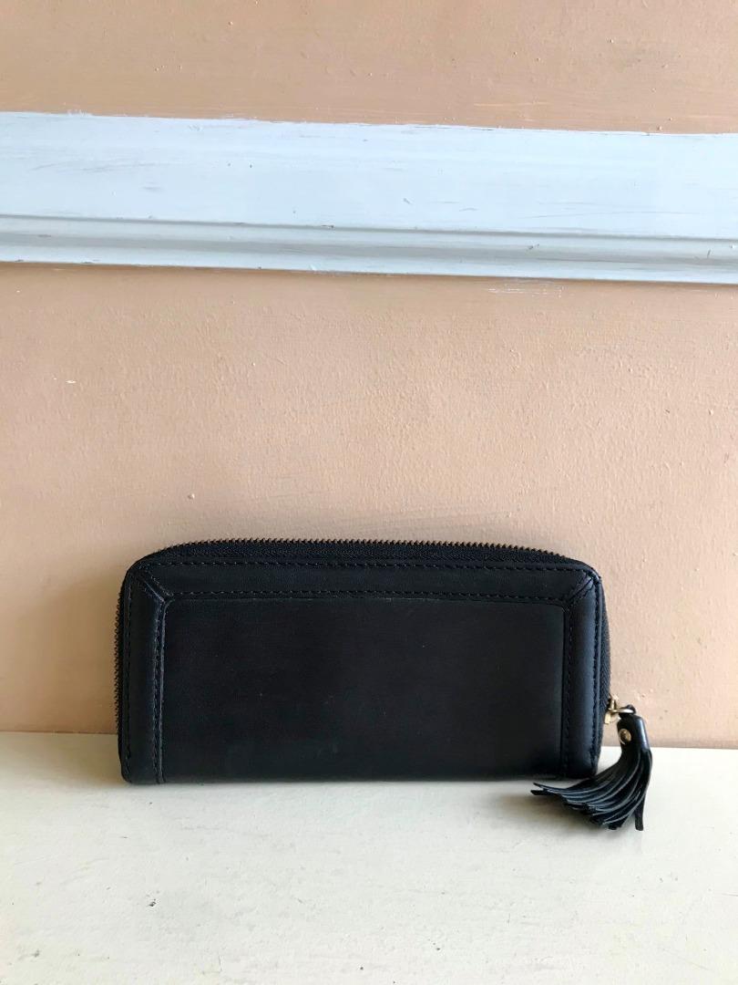 FORTH & TOWNE Brand Genuine Leather Wallet (Category: Luxury Bags & Wallets) located in Quezon City. Submitted by bellafashion08 (Listing ID 1177617886, Image 1). Description: * Nice in actual * From U.S.