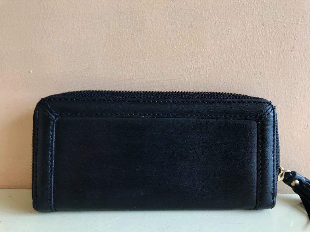 FORTH & TOWNE Brand Genuine Leather Wallet (Category: Luxury Bags & Wallets) located in Quezon City. Submitted by bellafashion08 (Listing ID 1177617886, Image 2). Description: * Nice in actual * From U.S.