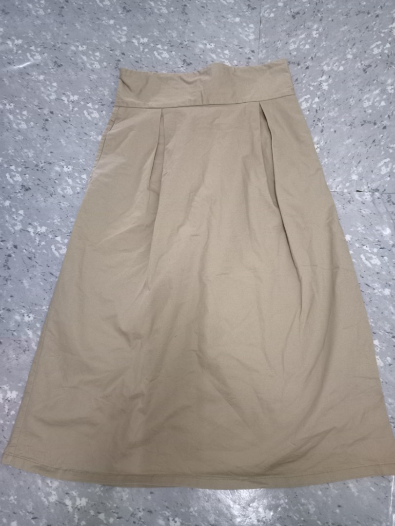 GU skirt, Women's Fashion, Bottoms, Skirts on Carousell