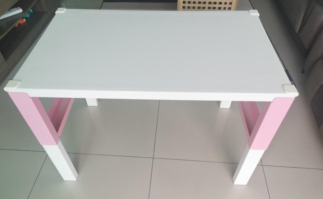 Ikea pahl desk deals pink