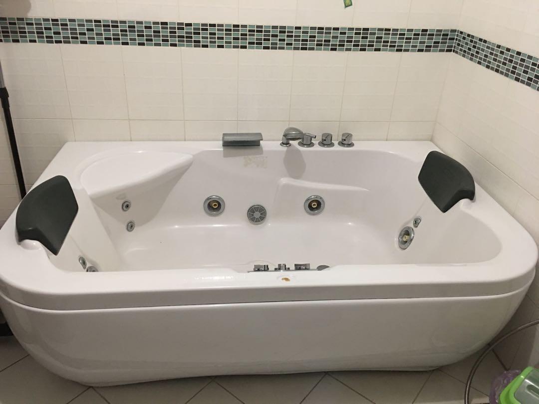 Jacuzzi Tub, Furniture & Home Living, Bathroom & Kitchen Fixtures on