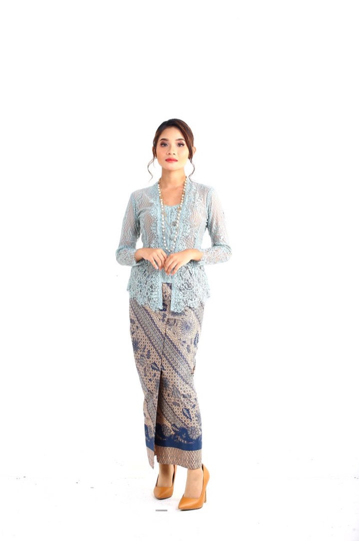 Kebaya Nyonya, Women's Fashion, Muslimah Fashion, Baju Kurung & sets on