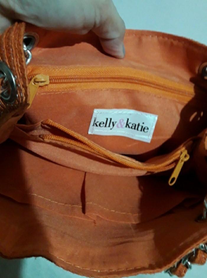 KELLY & KATIE CHAIN SLING BAG 🧡 (Category: Cross-body Bags) located in Las Pinas. Submitted by dnbshphb (Listing ID 1177617072, Image 2). Description: Original Kelly& Ketie Abaca Chain Bag convertible strap Preloved in good condition.