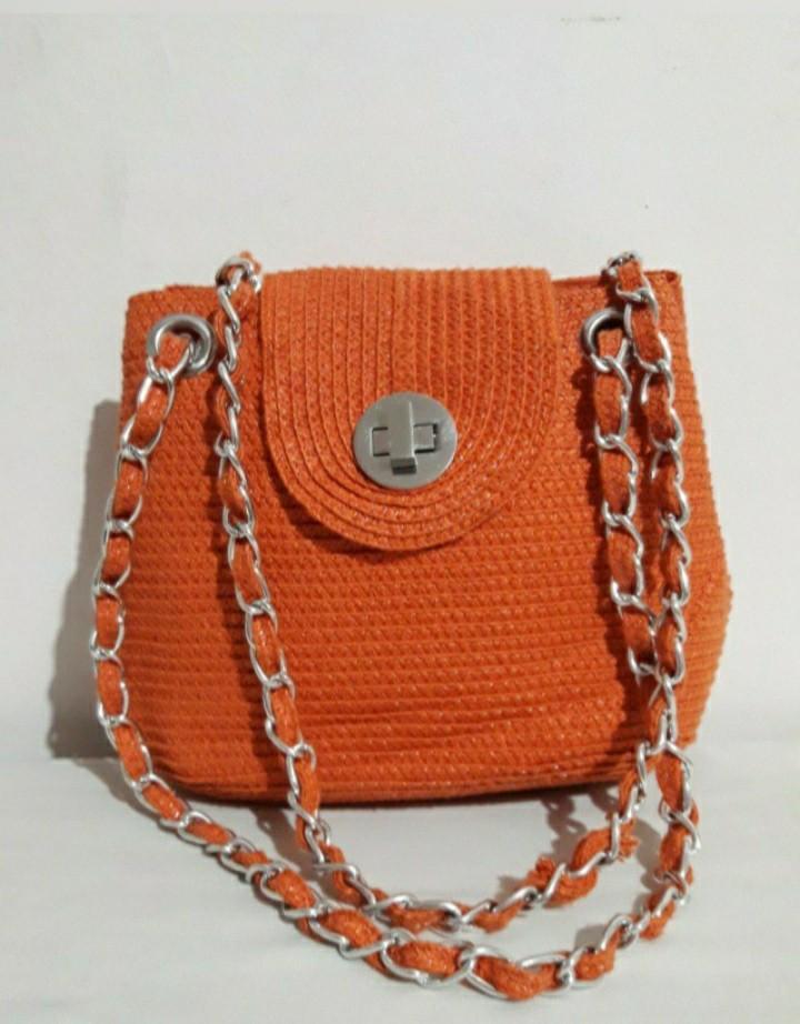 KELLY & KATIE CHAIN SLING BAG 🧡 (Category: Cross-body Bags) located in Las Pinas. Submitted by dnbshphb (Listing ID 1177617072, Image 1). Description: Original Kelly& Ketie Abaca Chain Bag convertible strap Preloved in good condition.