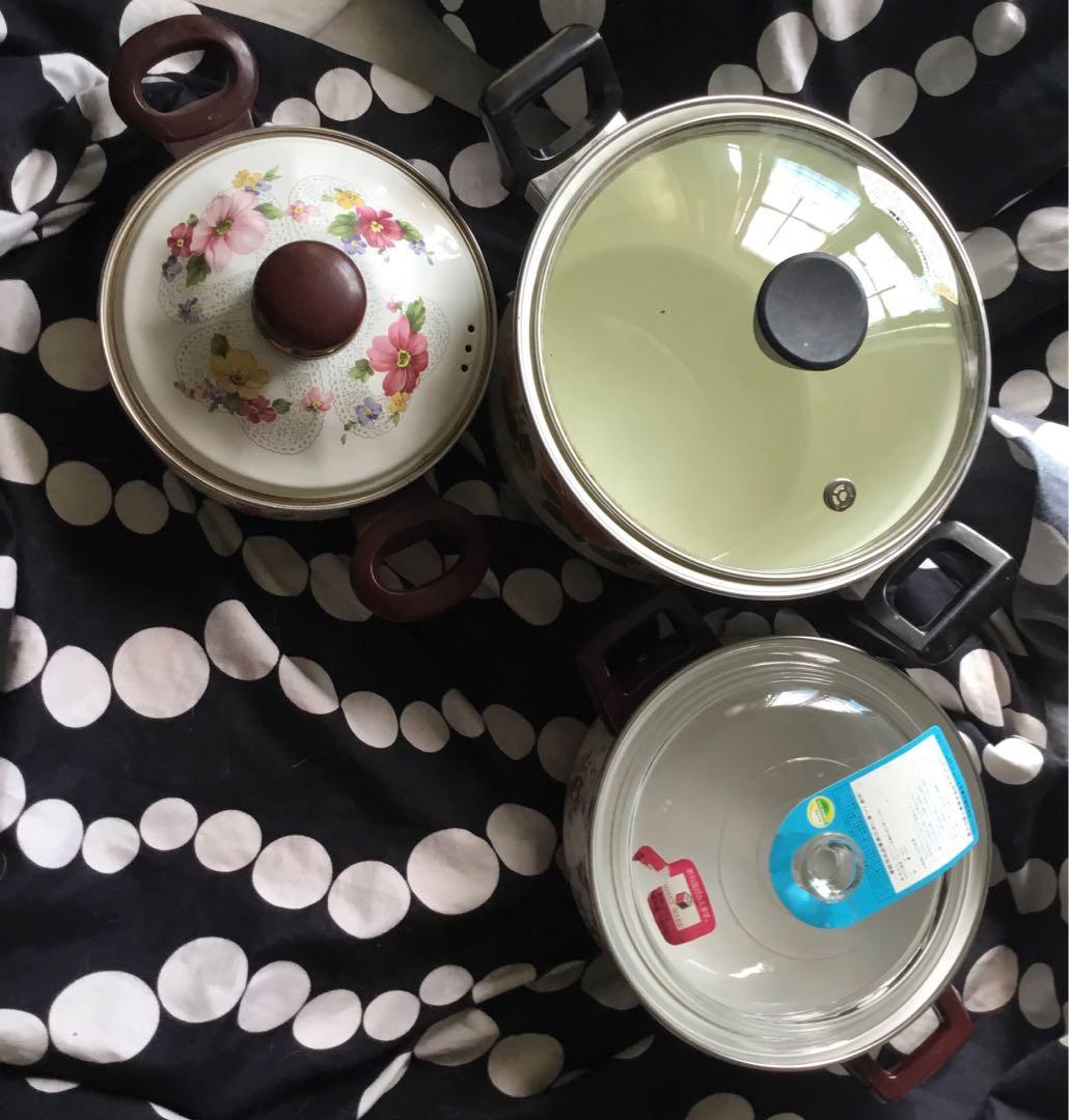 Kitchen ware (Category: Cookware & Accessories) located in Las Pinas. Submitted by starlacollection (Listing ID 1177443009, Image 2). Description: Casserole from japan .