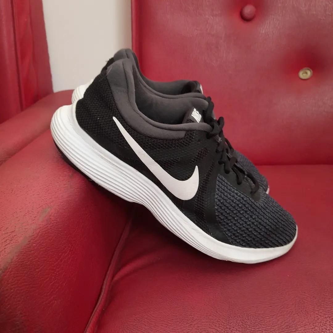 NIKE REVOLUTION 4 MADE IN INDONESIA SIZE 44 INSOLE 28 KONDISI 95 ISTIMEWA