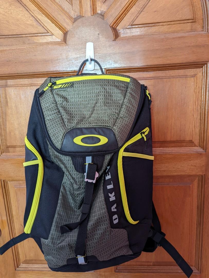 Oakley Link Backpack 20 L Men s Fashion Bags Backpacks on