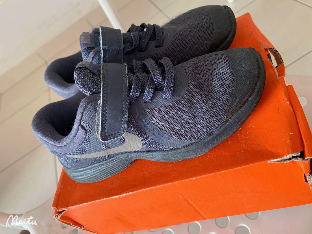 Nike revolution 4 youth on sale