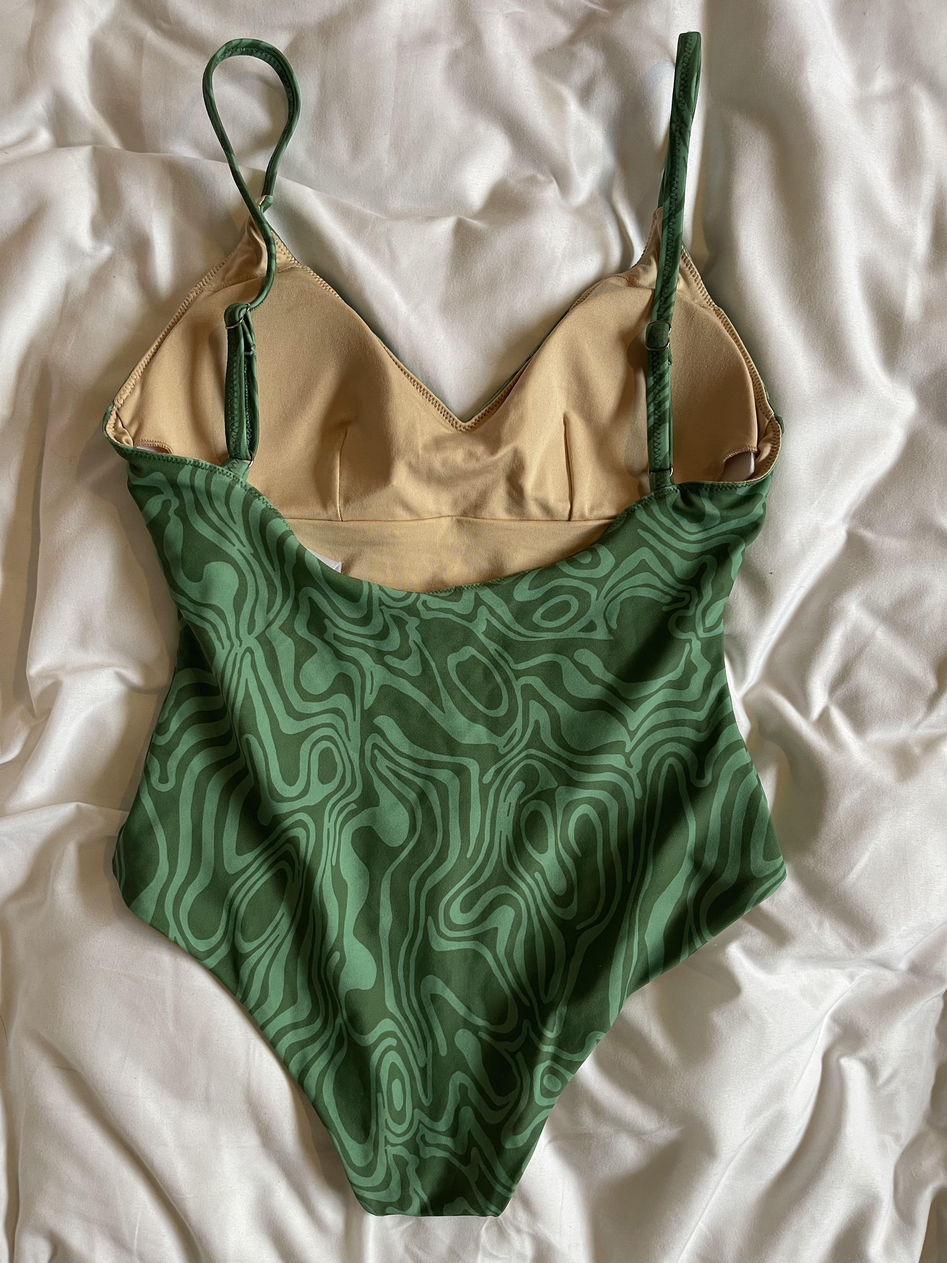 Pomelo Wavy Print One Piece Swimsuit in Green, Women's Fashion