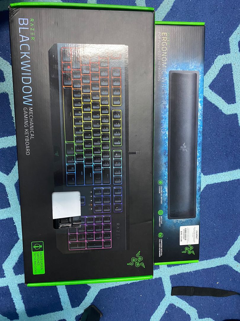 Razer Blackwidow with arm rest, Computers & Tech, Parts & Accessories