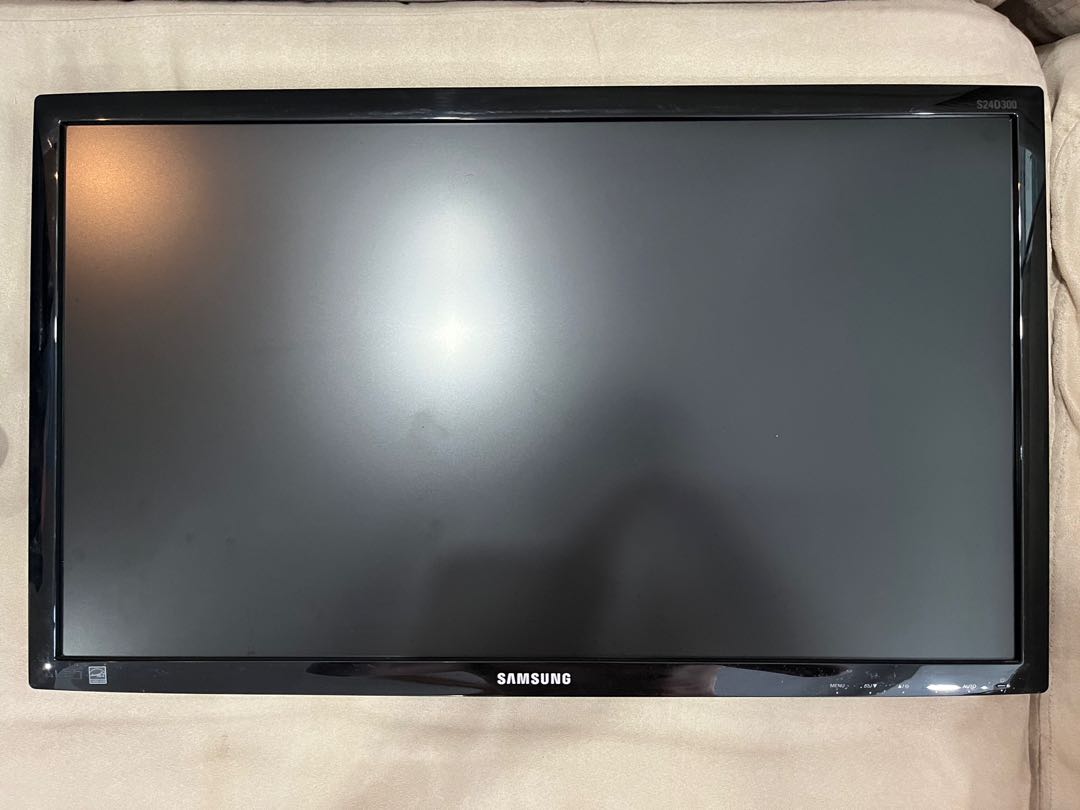 Samsung 24 inch monitor LS24D300, Computers & Tech, Desktops on Carousell