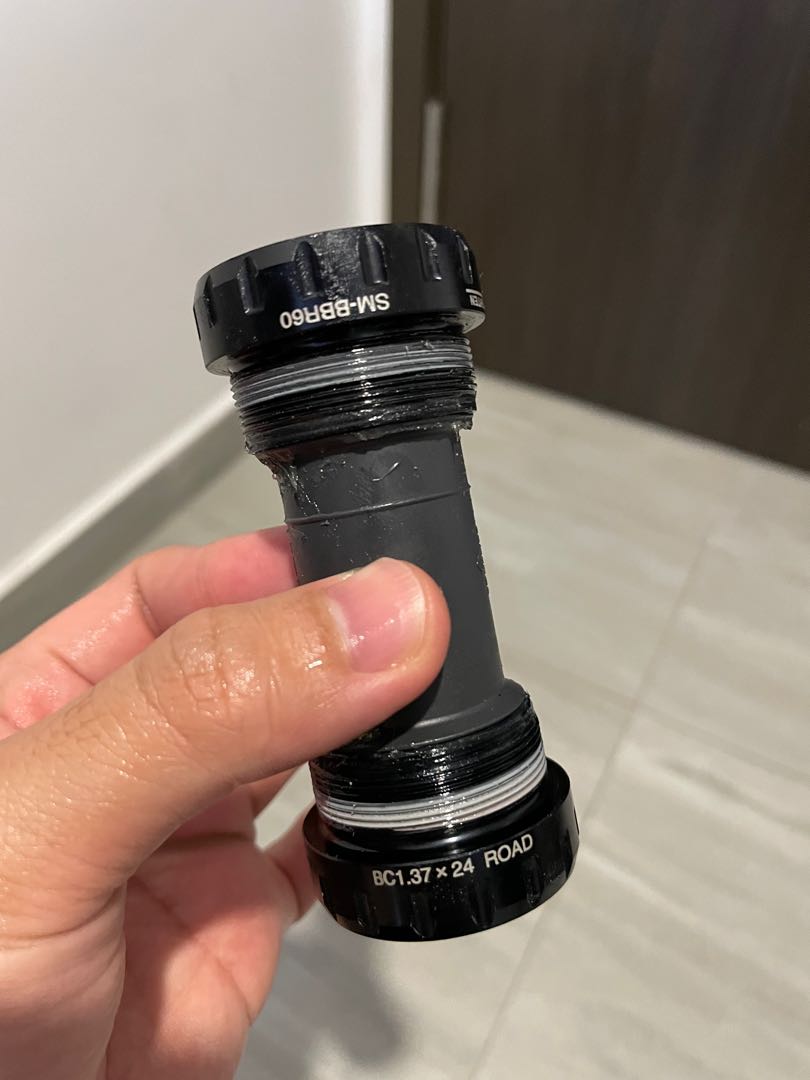 Shimano Bottom Bracket BBR60, Sports Equipment, Bicycles & Parts, Parts