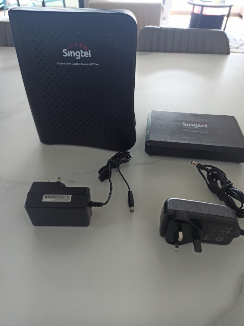 Singtel Wifi Gigabit Router AC Elite + Optimal network terminal (power ...