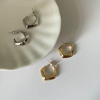 Stylish Diagonal hoop earrings
