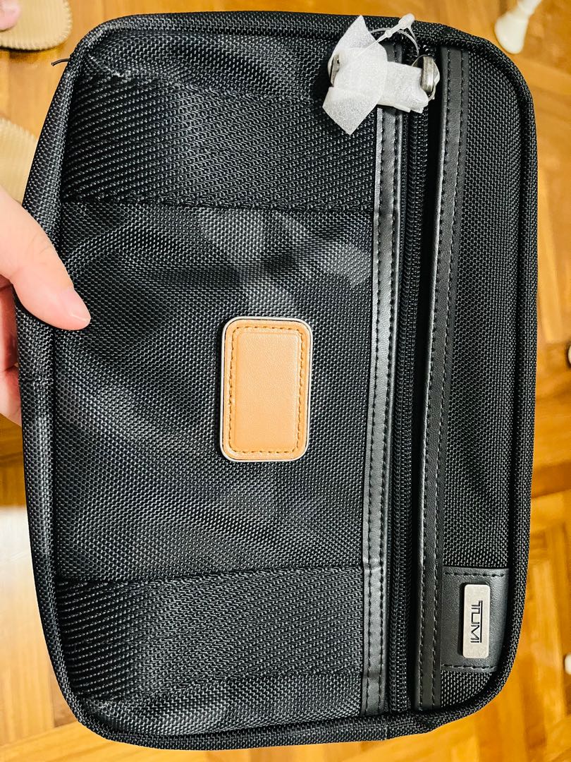 TUMI Brand New Response Travel Kit, Luxury, Bags & Wallets on Carousell