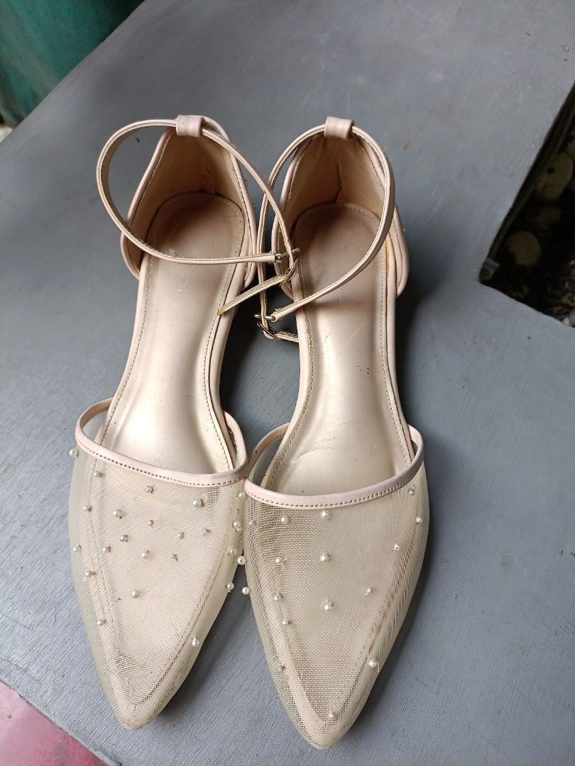 Sepatu Kebaya atau pesta (Kategori: Sepatu Wanita) berada di Jakarta Timur. Dikirim oleh oliviacem (ID iklan 1177443623, Gambar 1). Deskripsi: Cantik Dan elegant, bukan yg murahan.