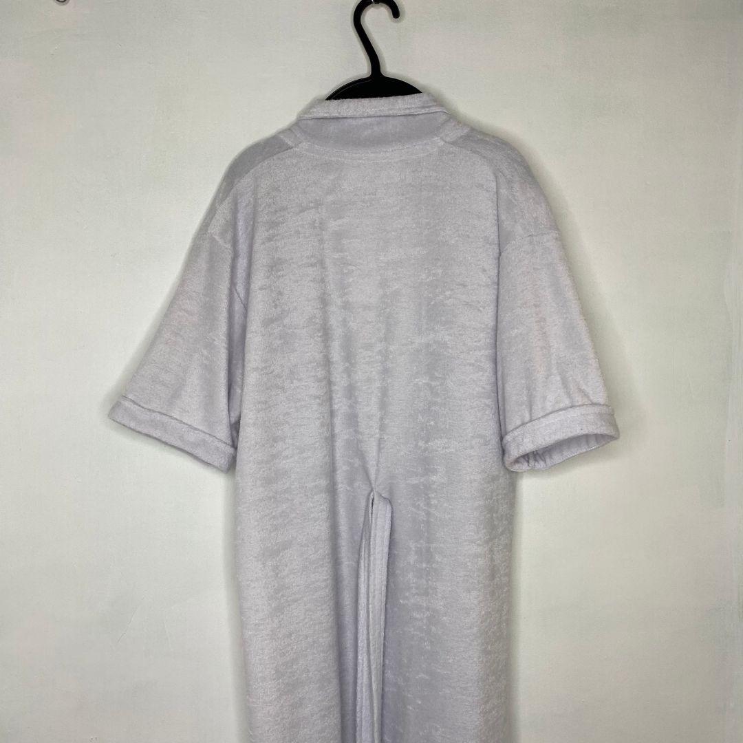 White Kids/Teens Bathrobe UNISEX (Category: Undergarments & Loungewear) located in Quezon City. Submitted by beafinds (Listing ID 1177566303, Image 2). Description: ✿ soft material ✿ comfortable ✿ barely used ✿ overall good condition ☁ L - 29.5“ ☁ W - 18“ 📦 shipping: j&t.