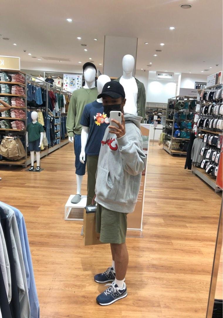 Supreme sweater hotsell mens outlet