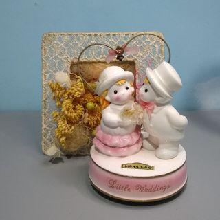 16cm or 6.3" rare medium cute otaru little bride and groom wedding ceramic music box japan surplus