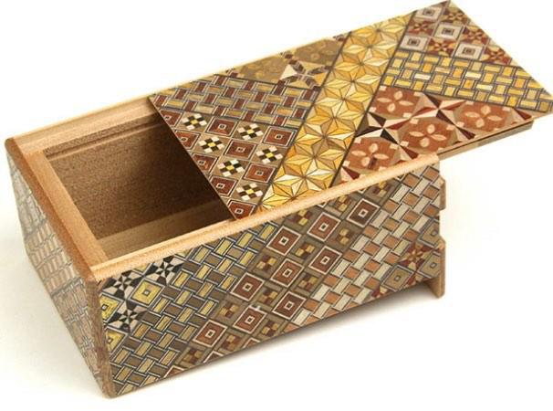 秘密盒錢箱（7回）日本製箱根寄木細工, 傢俬＆家居, 其他, 收納箱及袋