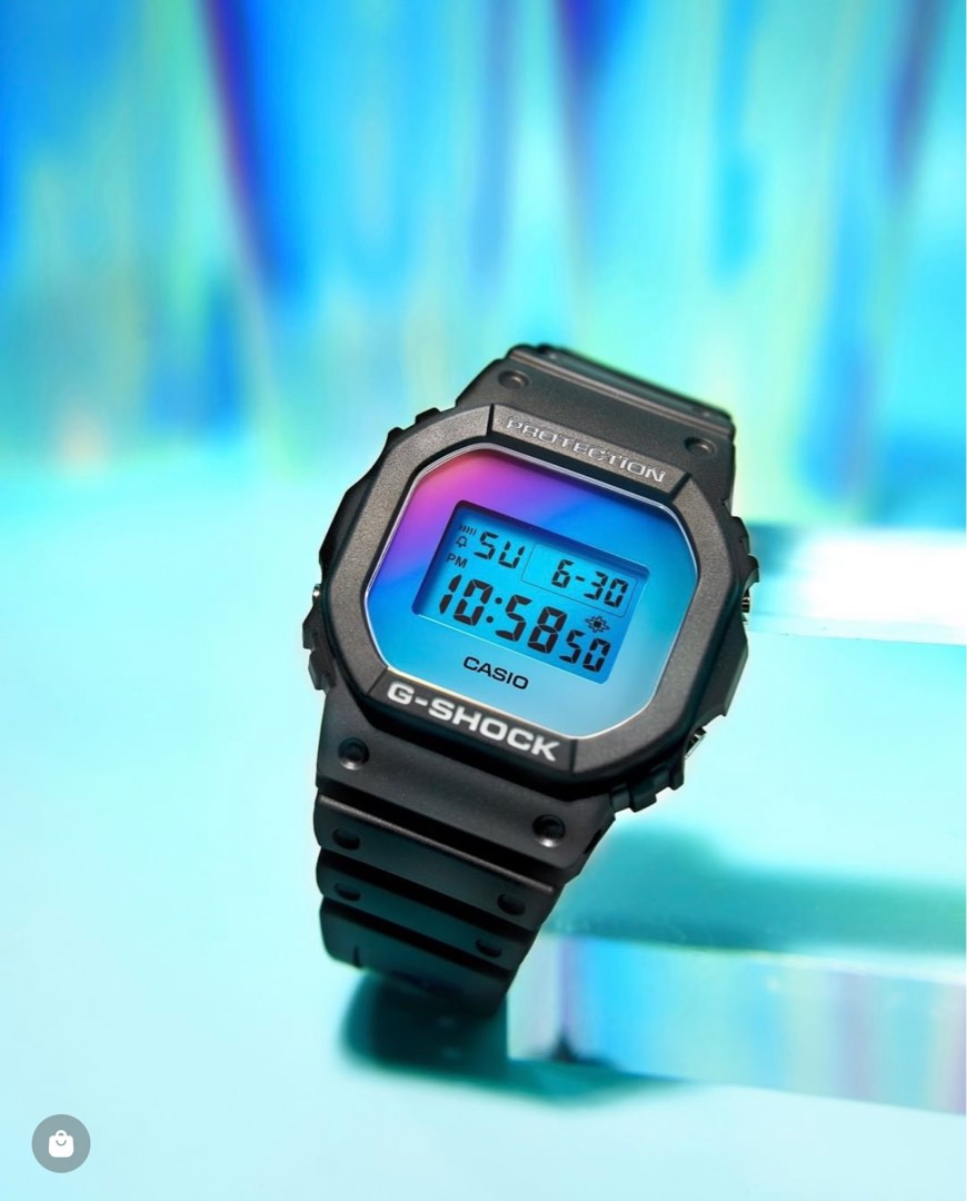 新款虹彩水晶變幻面DW-5600SR-1 黑色正方跳字漸變彩虹面。CASIO G