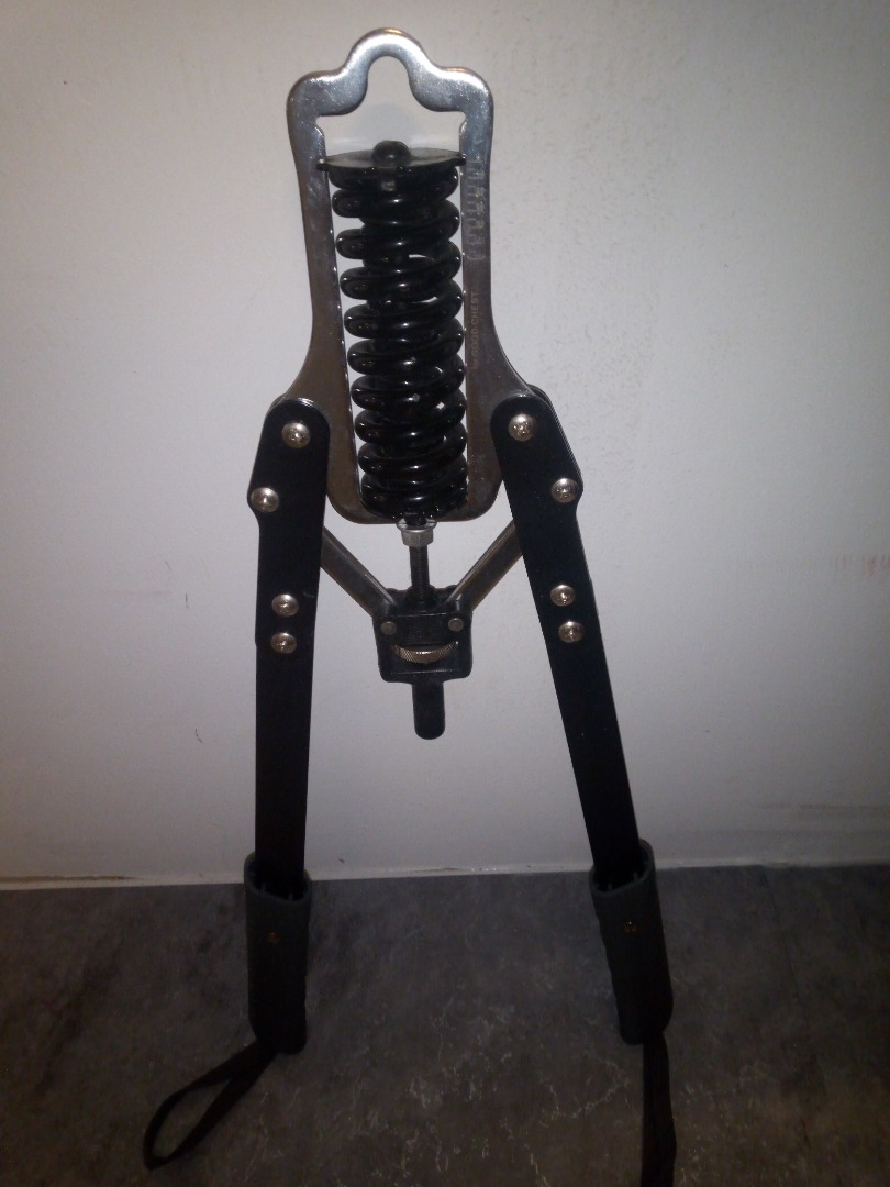 可調節彈簧擴胸臂力器Adjustable spring arm chest strength force bar, 運動產品, 運動與健身 ...