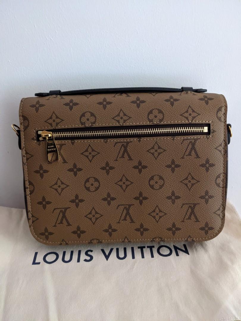 Luxury Consignment, Louis Vuitton 2017 pre-owned debossed monogram Pochette  Metis two-way bag, Infrastructure-intelligenceShops Revival