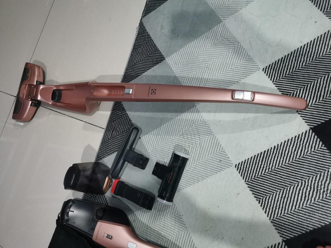 Electrolux ZB3114AK Rechargeable Cordless Vacuum Cleaner, TV & Home Appliances, Vacuum Cleaner