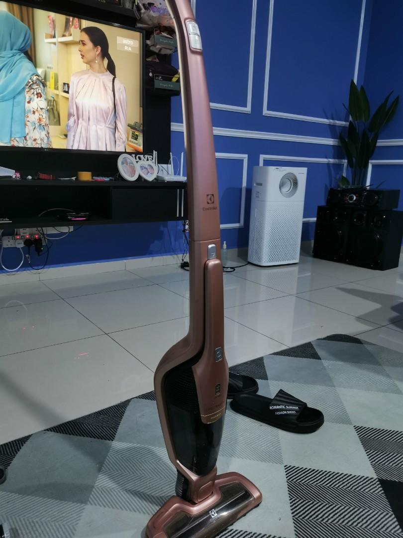 Electrolux ZB3114AK Rechargeable Cordless Vacuum Cleaner, TV & Home Appliances, Vacuum Cleaner